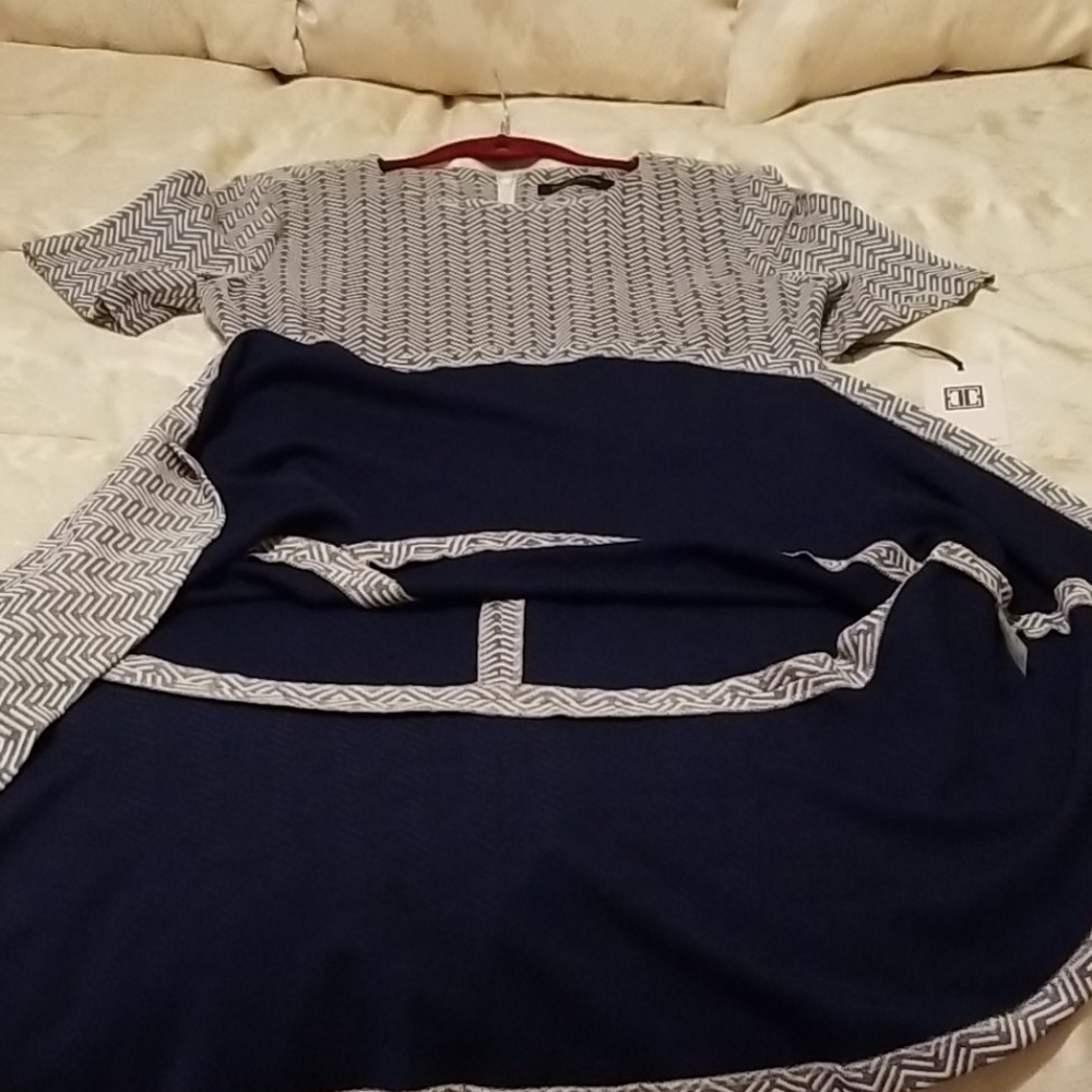 Dress - Picture 3 of 4